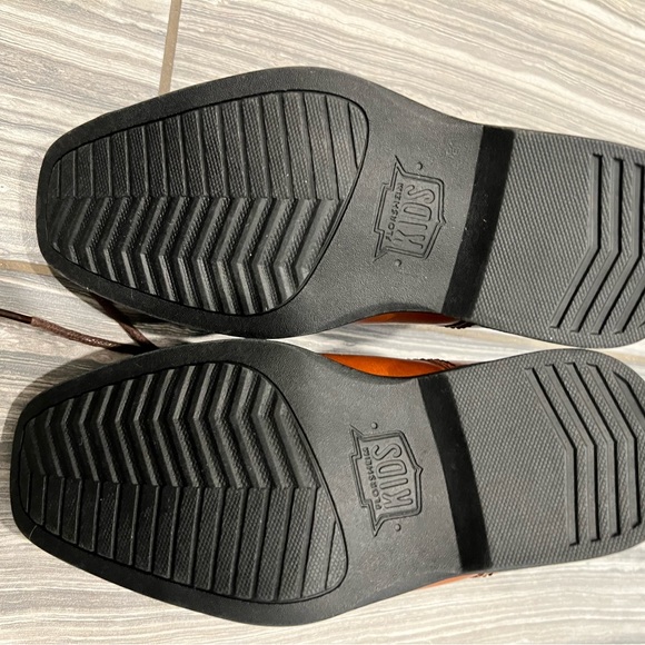 Excellent used condition! Worn one time. Florsheim boys dress shoes. - Picture 4 of 5